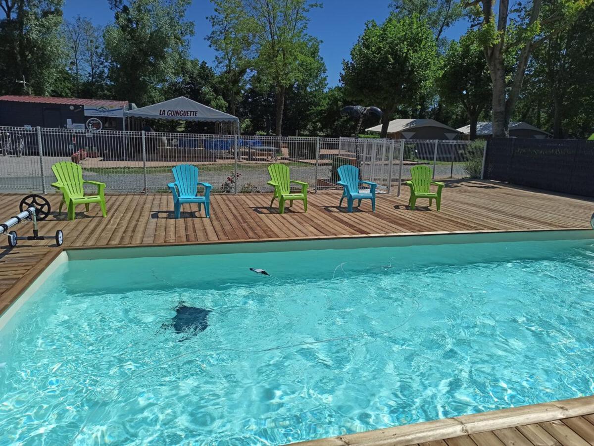 Tonneau Herbergement Insolite Au Camping Des Nieres Ebreuil Exterior foto